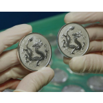 Lagerware* 1 oz China 2025 BU - Lunar DRACHE - JAHR des DRACHEN Tang Dynasty & Grosse Mauer - Erstausgabe der neuen China Lunarserie - Silber 10 Yuan - China Mint